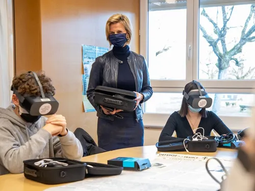 Des casques de réalité virtuelle pour les élèves de la région 